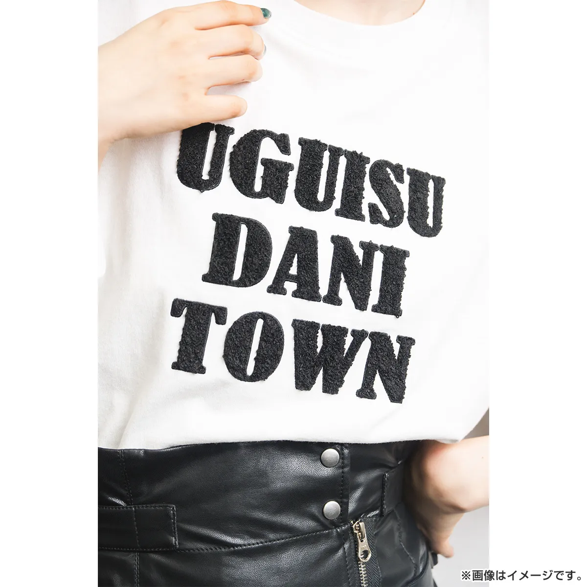 ベイビーわるきゅーれ エブリデイ！ UGUISUDANI Tシャツ（ANNA SUI NYCコラボ）